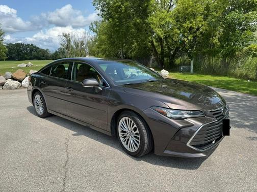 Brown 2019 Toyota Avalon Limited