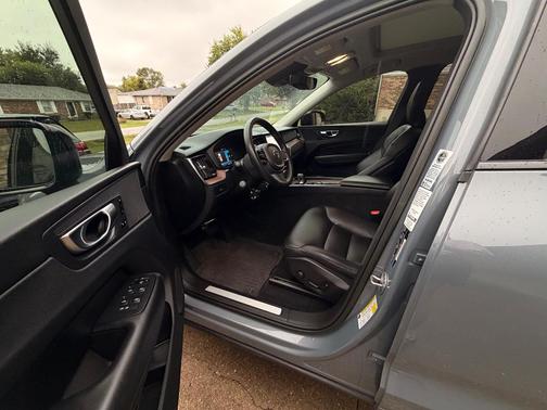 Blue 2023 Volvo XC60 B5 Plus Dark Theme