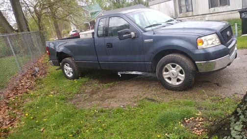 Blue 2004 Ford F-150 XLT