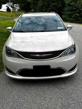 White 2017 Chrysler Pacifica Touring-L Plus