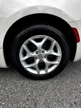 White 2017 Chrysler Pacifica Touring-L Plus