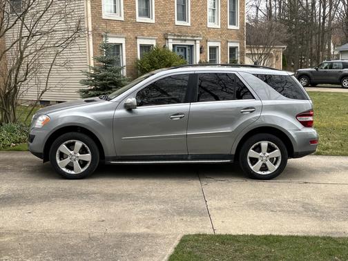 Gray 2010 Mercedes-Benz M-Class ML 350