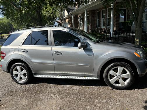 Gray 2010 Mercedes-Benz M-Class ML 350