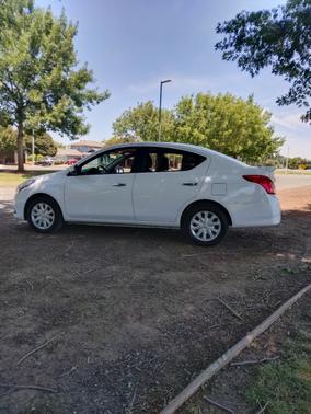 White 2016 Nissan Versa 1.6 SV