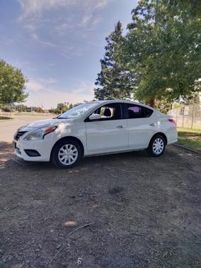 White 2016 Nissan Versa 1.6 SV