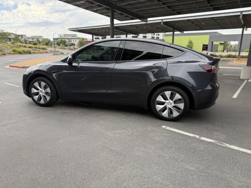 2024 Tesla Model Y RWD