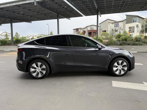 2024 Tesla Model Y RWD