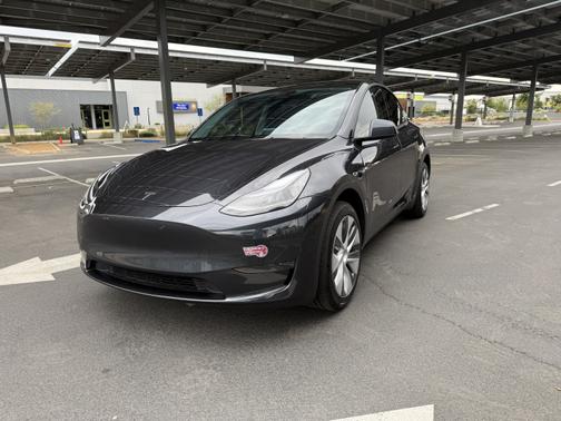 2024 Tesla Model Y RWD