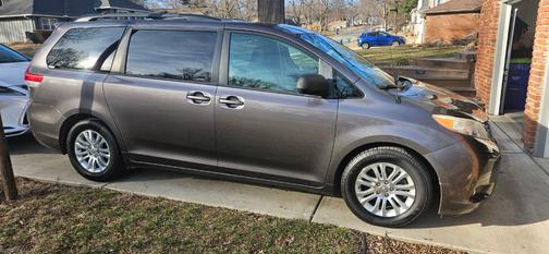 2012 Toyota Sienna XLE
