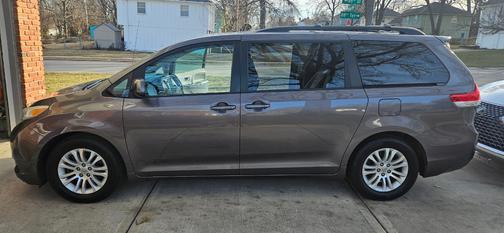 2012 Toyota Sienna XLE