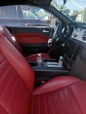 White 2005 Ford Mustang Deluxe