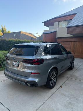 Gray 2024 BMW X5 xDrive40i