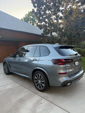 Gray 2024 BMW X5 xDrive40i