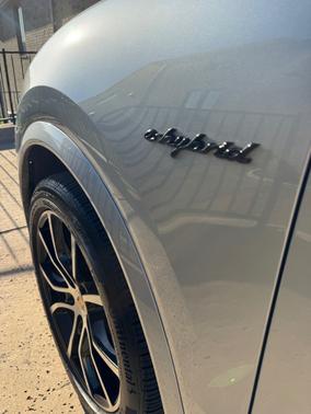 2022 Porsche Cayenne Cayenne E-Hybrid Platinum Edition