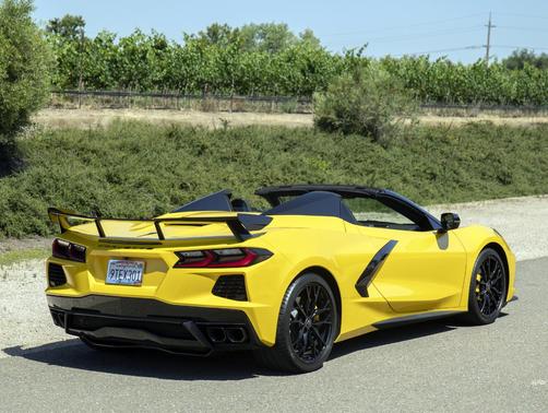 Yellow 2025 Chevrolet Corvette Stingray w/3LT