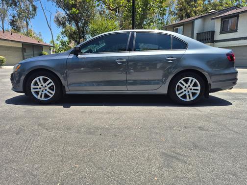 Gray 2018 Volkswagen Jetta 1.4T S