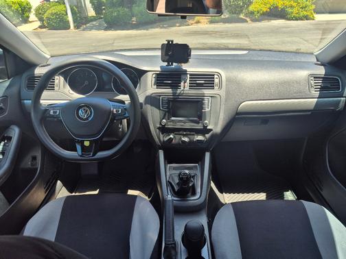 Gray 2018 Volkswagen Jetta 1.4T S