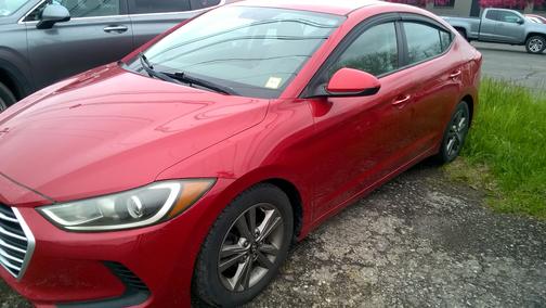 Red 2017 Hyundai ELANTRA SE