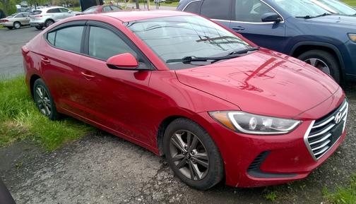 Red 2017 Hyundai ELANTRA SE