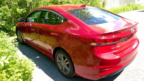 Red 2017 Hyundai ELANTRA SE