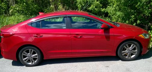 Red 2017 Hyundai ELANTRA SE