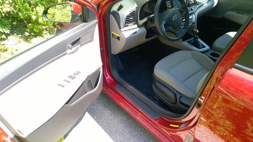 Red 2017 Hyundai ELANTRA SE