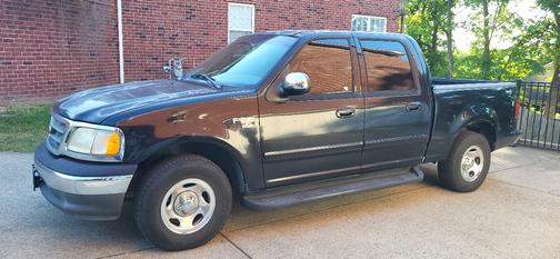Black 2002 Ford F-150 XLT SuperCrew