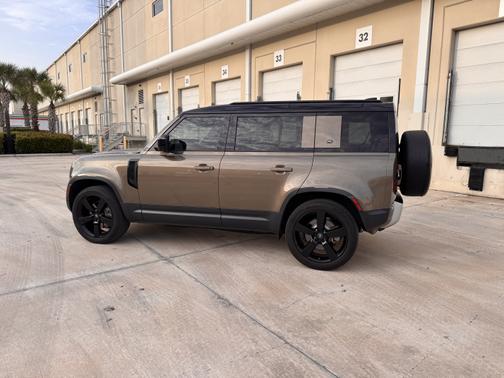 2020 Land Rover Defender 110 First Edition
