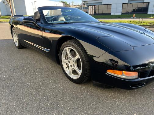 2004 Chevrolet Corvette Base