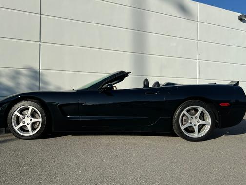 2004 Chevrolet Corvette Base