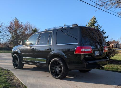 2011 Lincoln Navigator Base