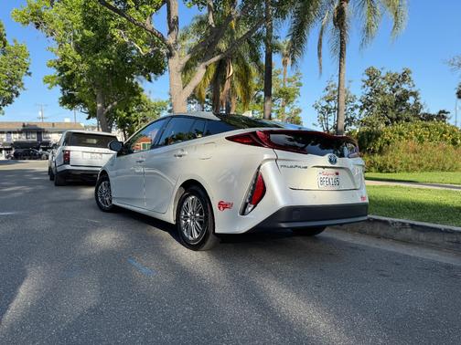 White 2018 Toyota Prius Prime Advanced