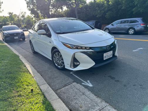 White 2018 Toyota Prius Prime Advanced