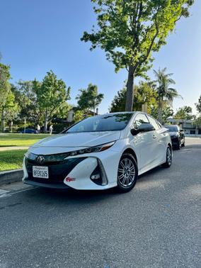 White 2018 Toyota Prius Prime Advanced