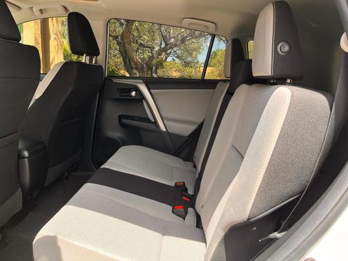 White 2018 Toyota RAV4 XLE