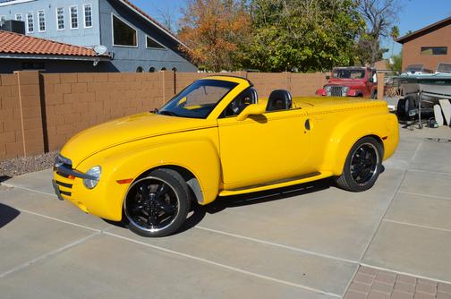 2004 Chevrolet SSR Base