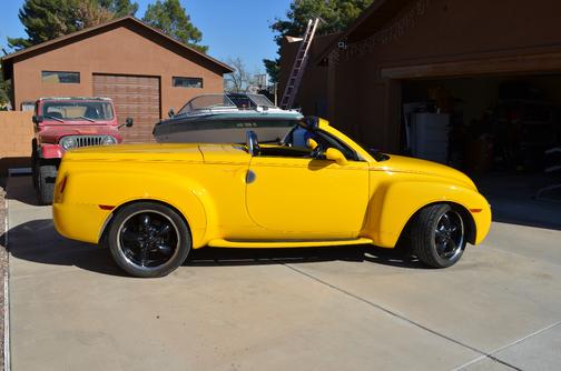 2004 Chevrolet SSR Base