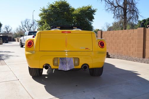 2004 Chevrolet SSR Base