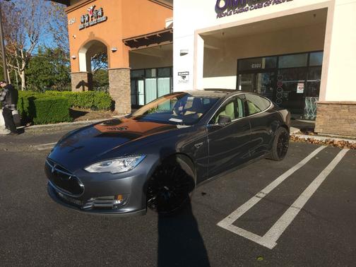 2015 Tesla Model S P85D