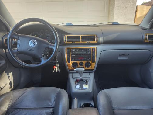 White 2002 Volkswagen Passat GLS