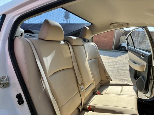 White 2017 Subaru Legacy 3.6R Limited