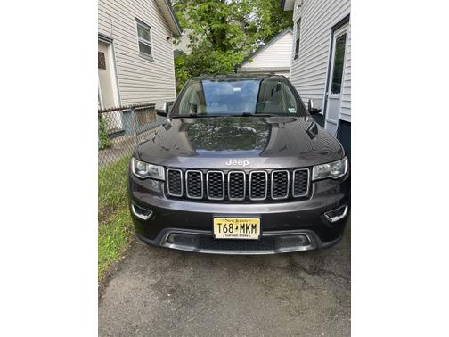 Photo 4 of 9 of 2017 Jeep Grand Cherokee Limited
