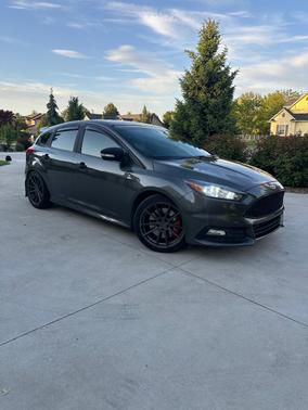 Gray 2018 Ford Focus ST Base