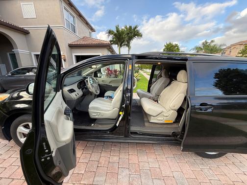 2013 Toyota Sienna LE