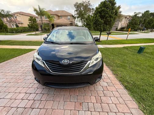 2013 Toyota Sienna LE