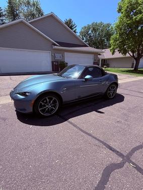 Blue 2017 Mazda MX-5 Miata Grand Touring