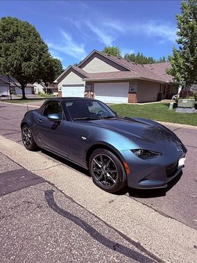 Blue 2017 Mazda MX-5 Miata Grand Touring