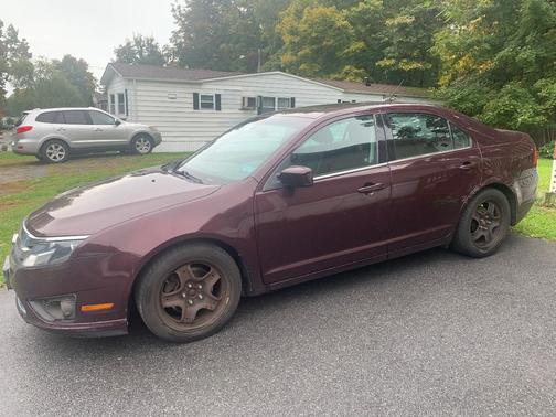 Brown 2011 Ford Fusion SE