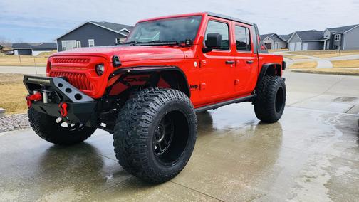Photo 2 of 10 of 2020 Jeep Gladiator Overland