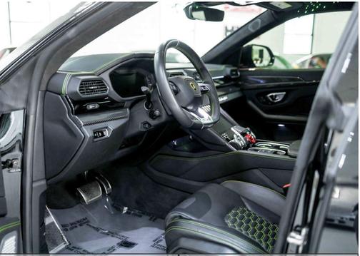 2019 Lamborghini Urus Base